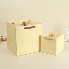 Load image into Gallery viewer, 2018 new creative gift boxes big size paper cases for containing sugars favors event party supplies gift bags with string decor